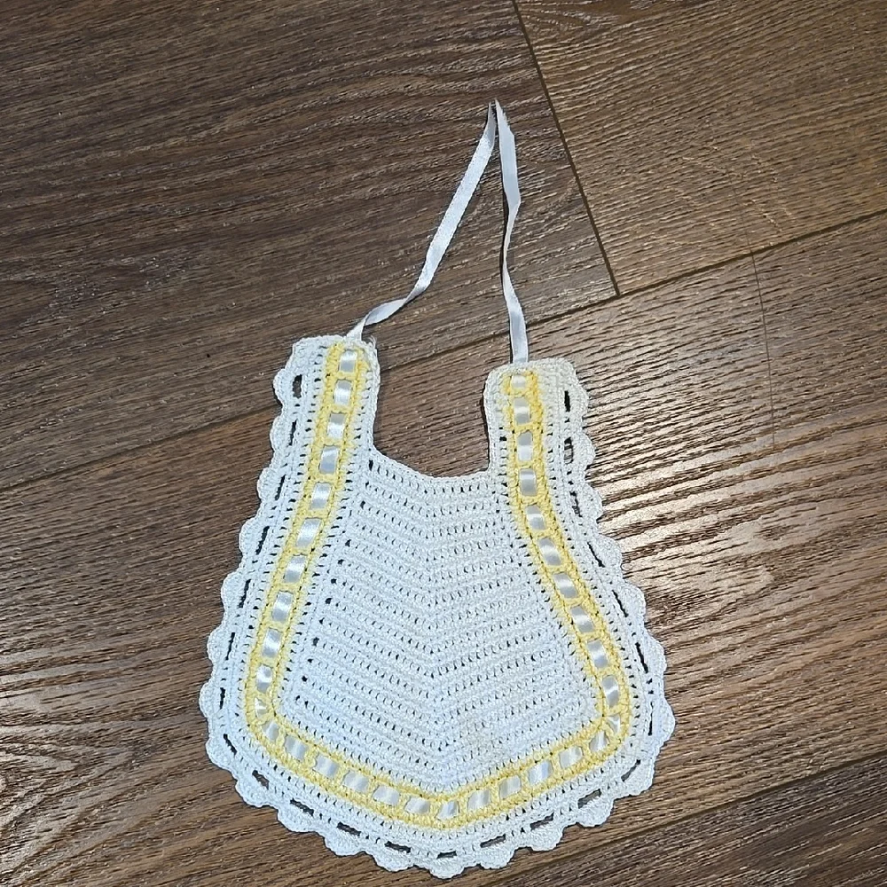 BROADWAY CROCHET KNIT BABY BIB. #6856